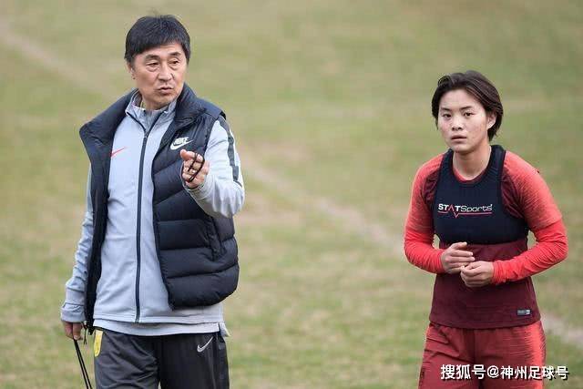 马德兴：U17国少两连胜锁定四强 展示新人潜力